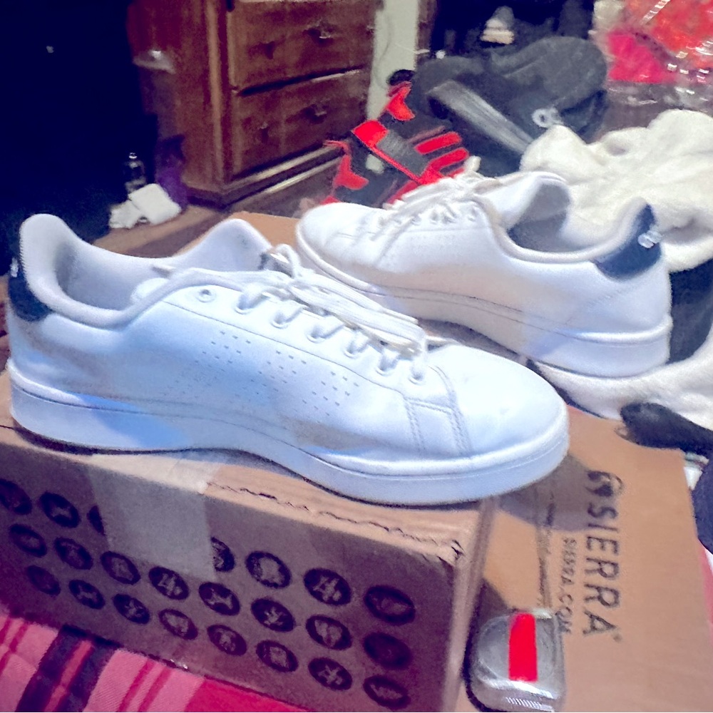 Adidas white sneakers used but lots f life still.size 11 men’s